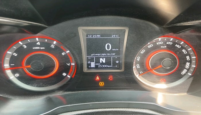 2023 Mahindra XUV300 W8 1.2 PETROL, Petrol, Manual, 25,300 km, interior