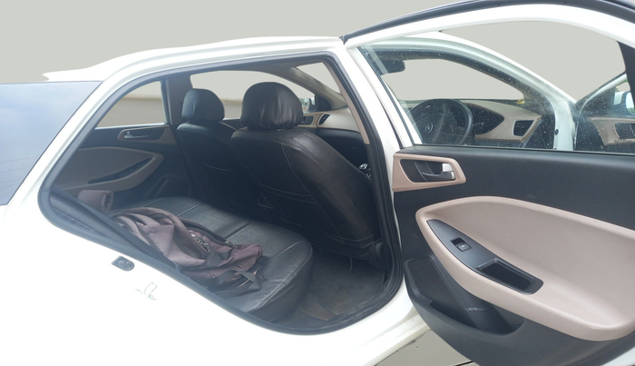 2015 Hyundai Elite i20 SPORTZ 1.4 CRDI, Diesel, Manual, 99,641 km, interior