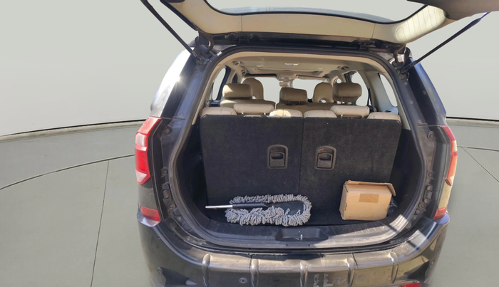 2018 Mahindra XUV500 W9 AT, Diesel, Automatic, 45,044 km, exterior