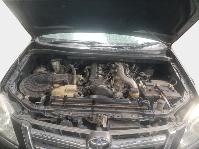 2015 Toyota Innova 2.5 VX 7 STR, Diesel, Manual, 1,75,554 km, exterior