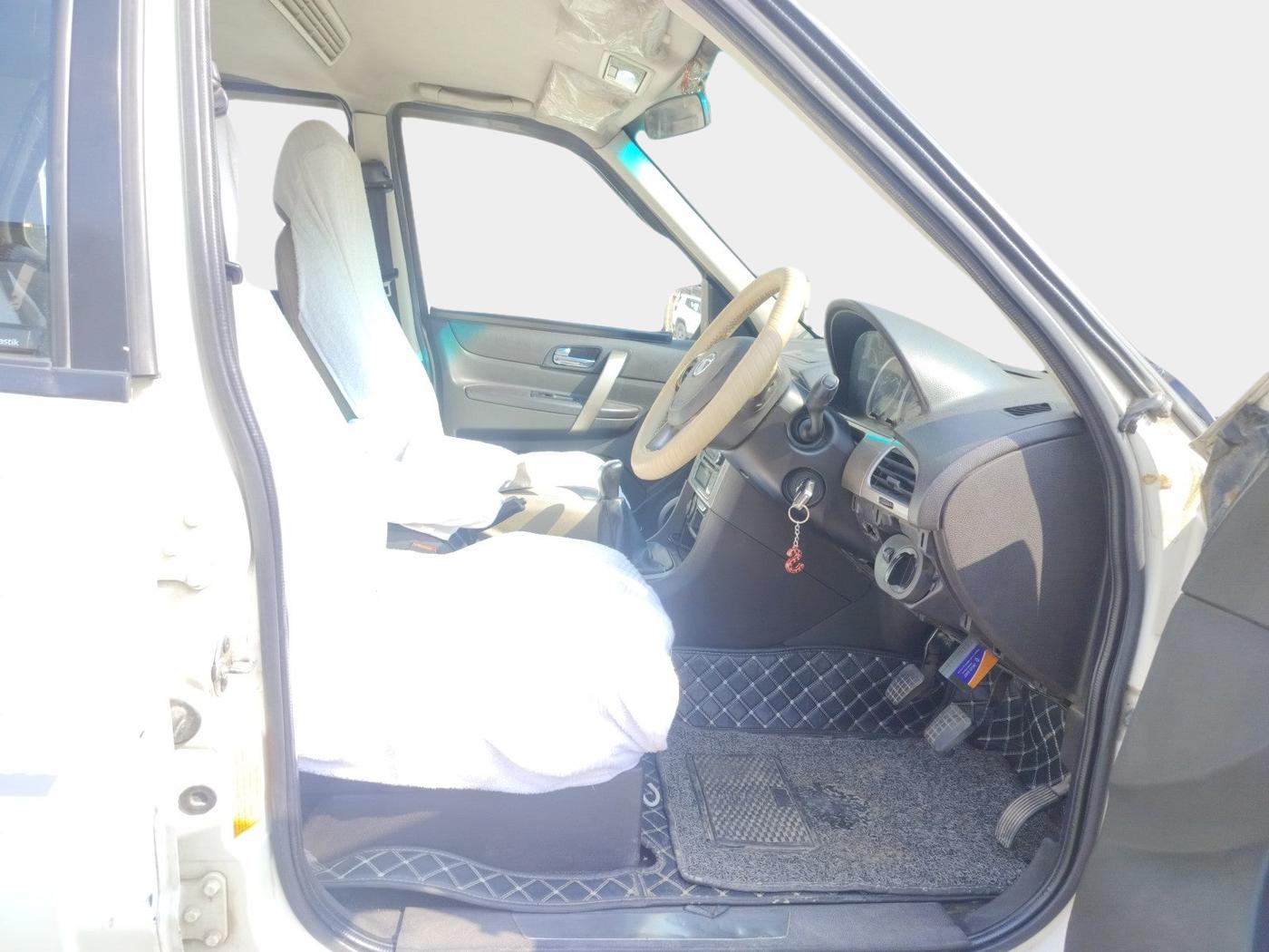 2016 Tata Safari Storme 2.2 VX 4X2, Diesel, Manual, 1,10,823 km, interior