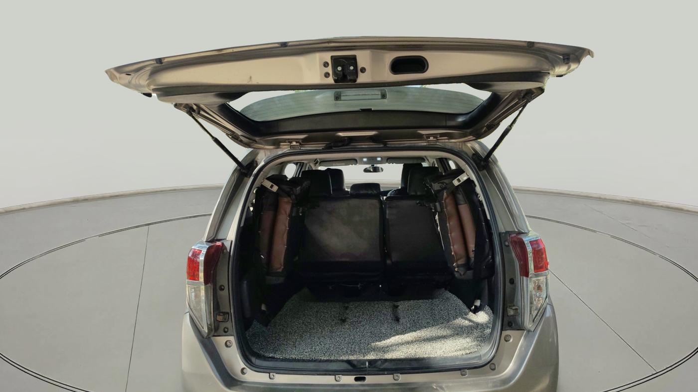 2018 Toyota Innova Crysta 2.4 G 8 STR, Diesel, Manual, 1,27,352 km, exterior