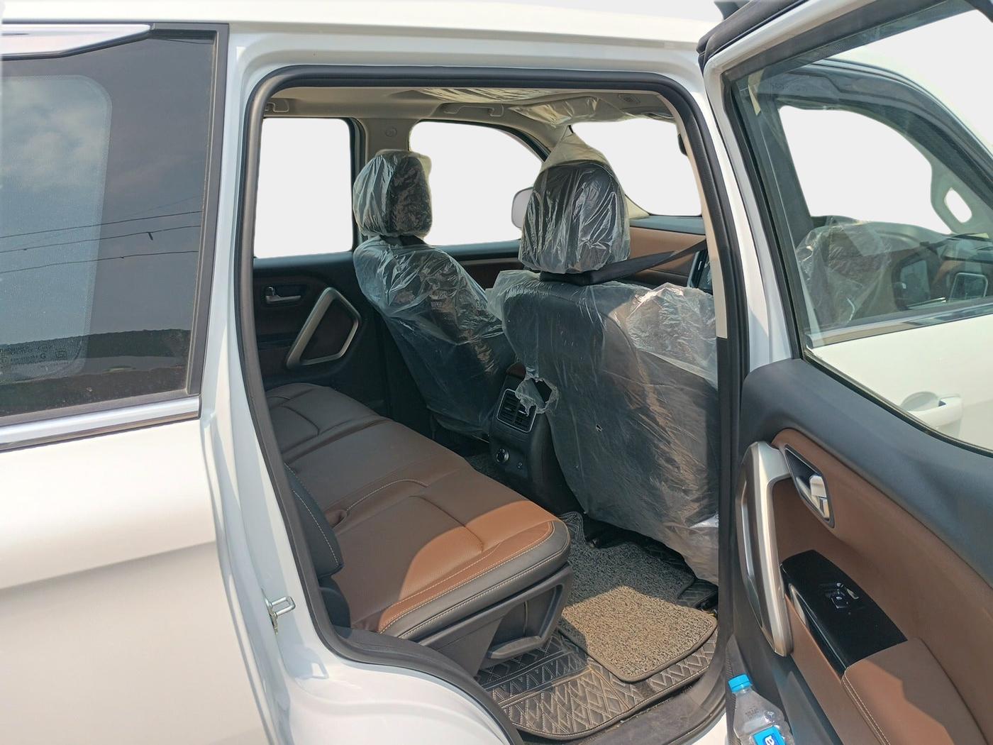 2025 Mahindra SCORPIO-N Z8 Select Petrol MT, Petrol, Manual, 3,677 km, interior