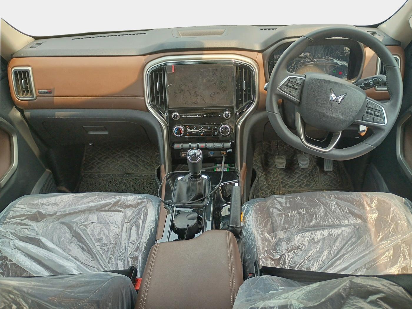 2025 Mahindra SCORPIO-N Z8 Select Petrol MT, Petrol, Manual, 3,677 km, interior
