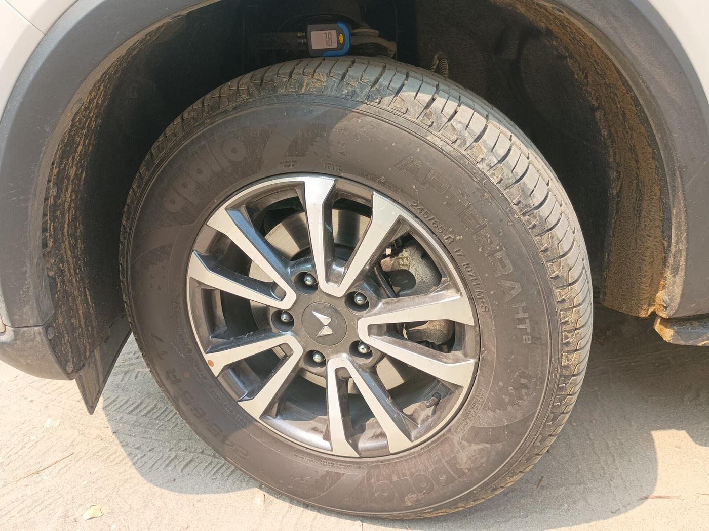 2025 Mahindra SCORPIO-N Z8 Select Petrol MT, Petrol, Manual, 3,677 km, tyre