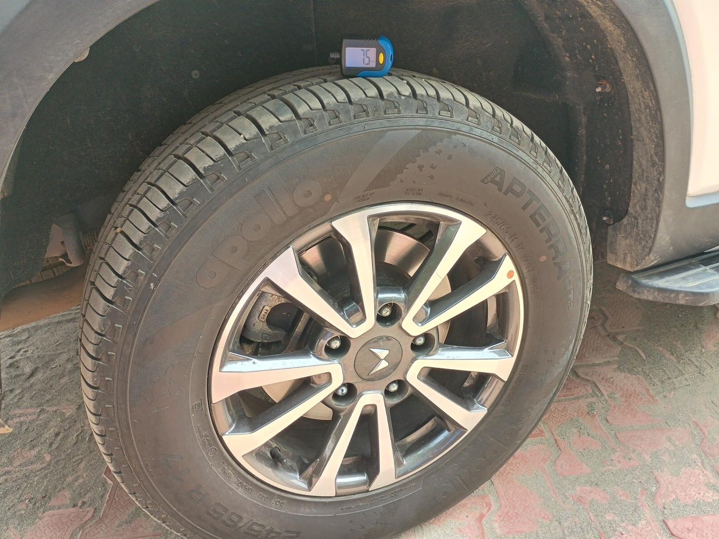 2025 Mahindra SCORPIO-N Z8 Select Petrol MT, Petrol, Manual, 3,677 km, tyre