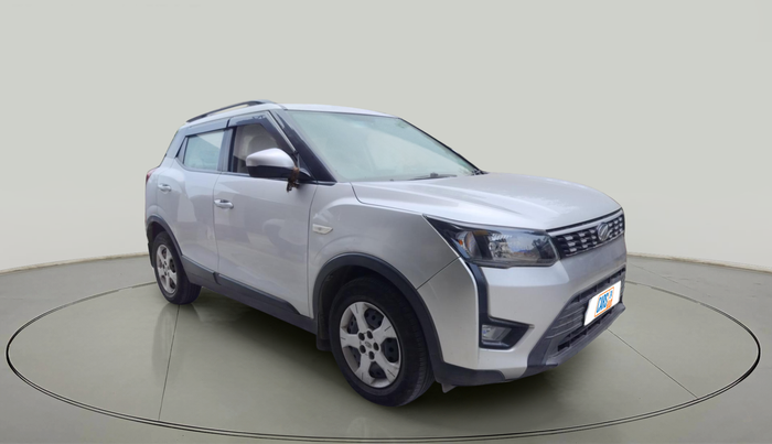 2020 Mahindra XUV300 W6 1.2 PETROL, Petrol, Manual, 61,500 km, exterior