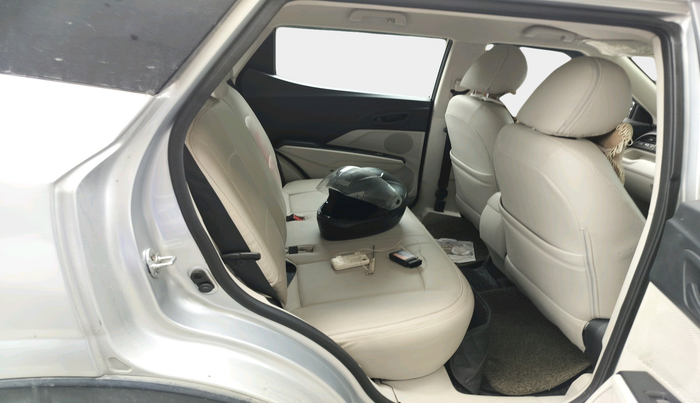 2020 Mahindra XUV300 W6 1.2 PETROL, Petrol, Manual, 61,500 km, interior