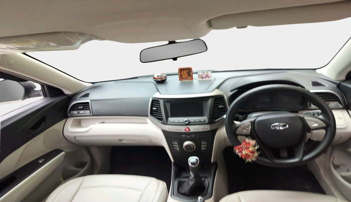 2020 Mahindra XUV300 W6 1.2 PETROL, Petrol, Manual, 61,500 km, interior