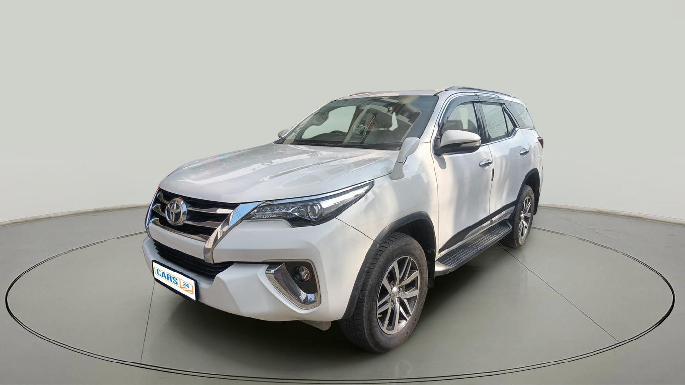 2017 Toyota Fortuner 2.8 4X4 MT, Diesel, Manual, 3,01,388 km, exterior