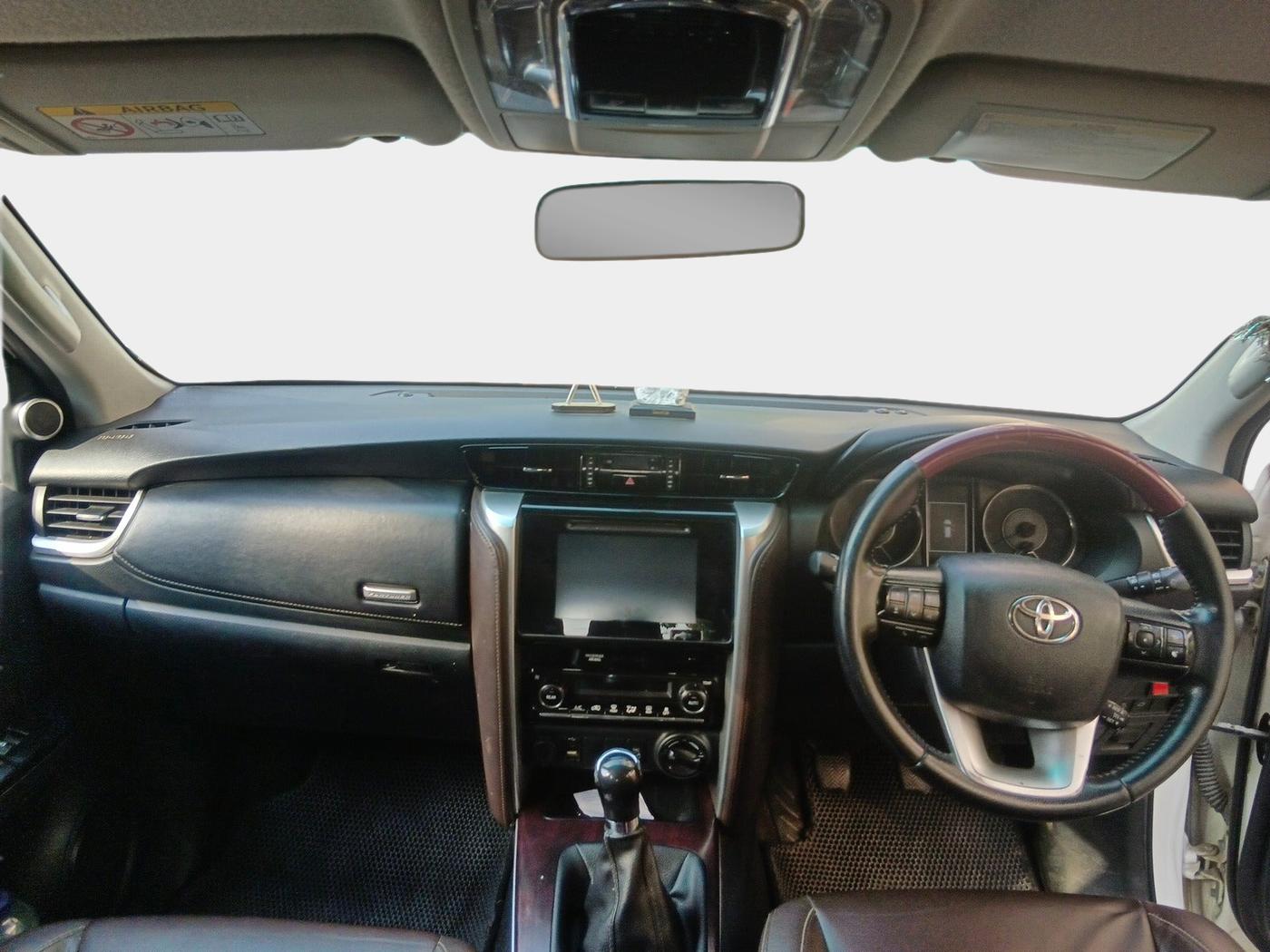 2017 Toyota Fortuner 2.8 4X4 MT, Diesel, Manual, 3,01,388 km, interior