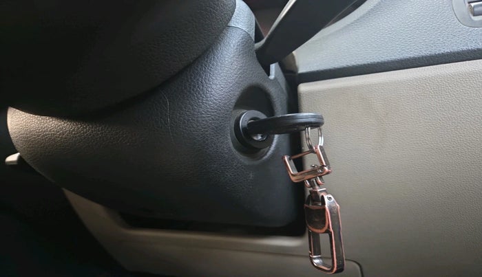 2011 Volkswagen Polo TRENDLINE 1.2L PETROL, Petrol, Manual, 1,17,907 km, interior