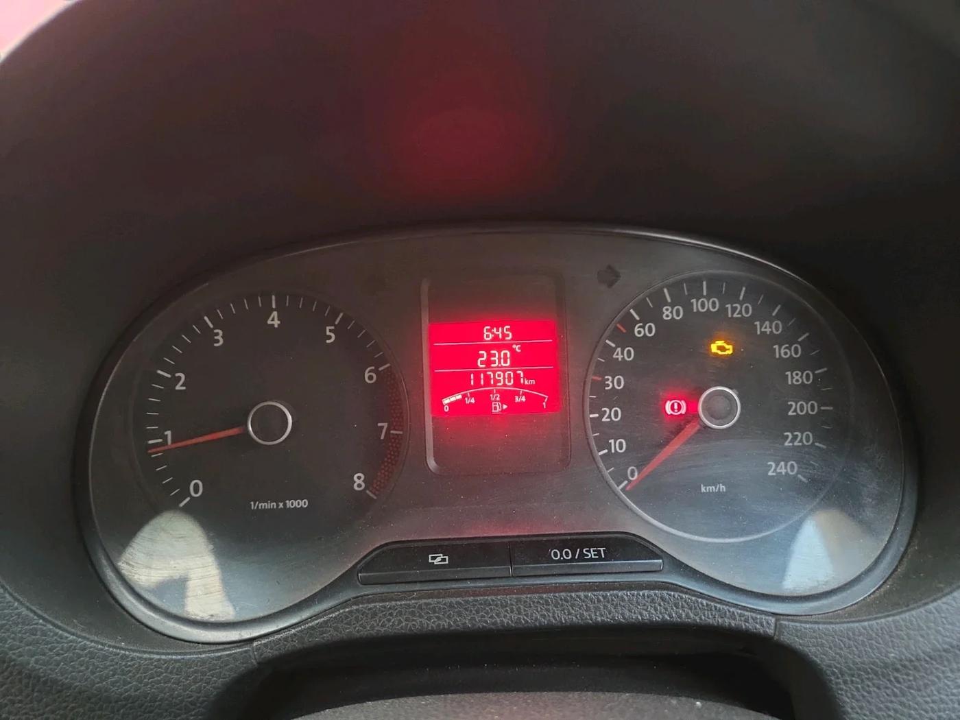 2011 Volkswagen Polo TRENDLINE 1.2L PETROL, Petrol, Manual, 1,17,907 km, interior