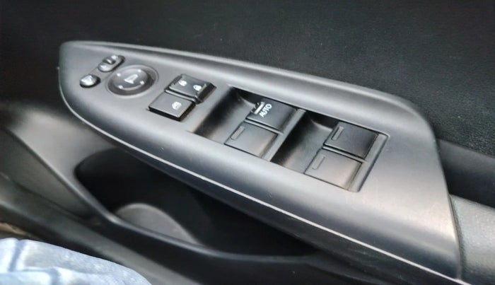 2018 Honda WR-V 1.5L I-DTEC VX MT, Diesel, Manual, 80,635 km, interior