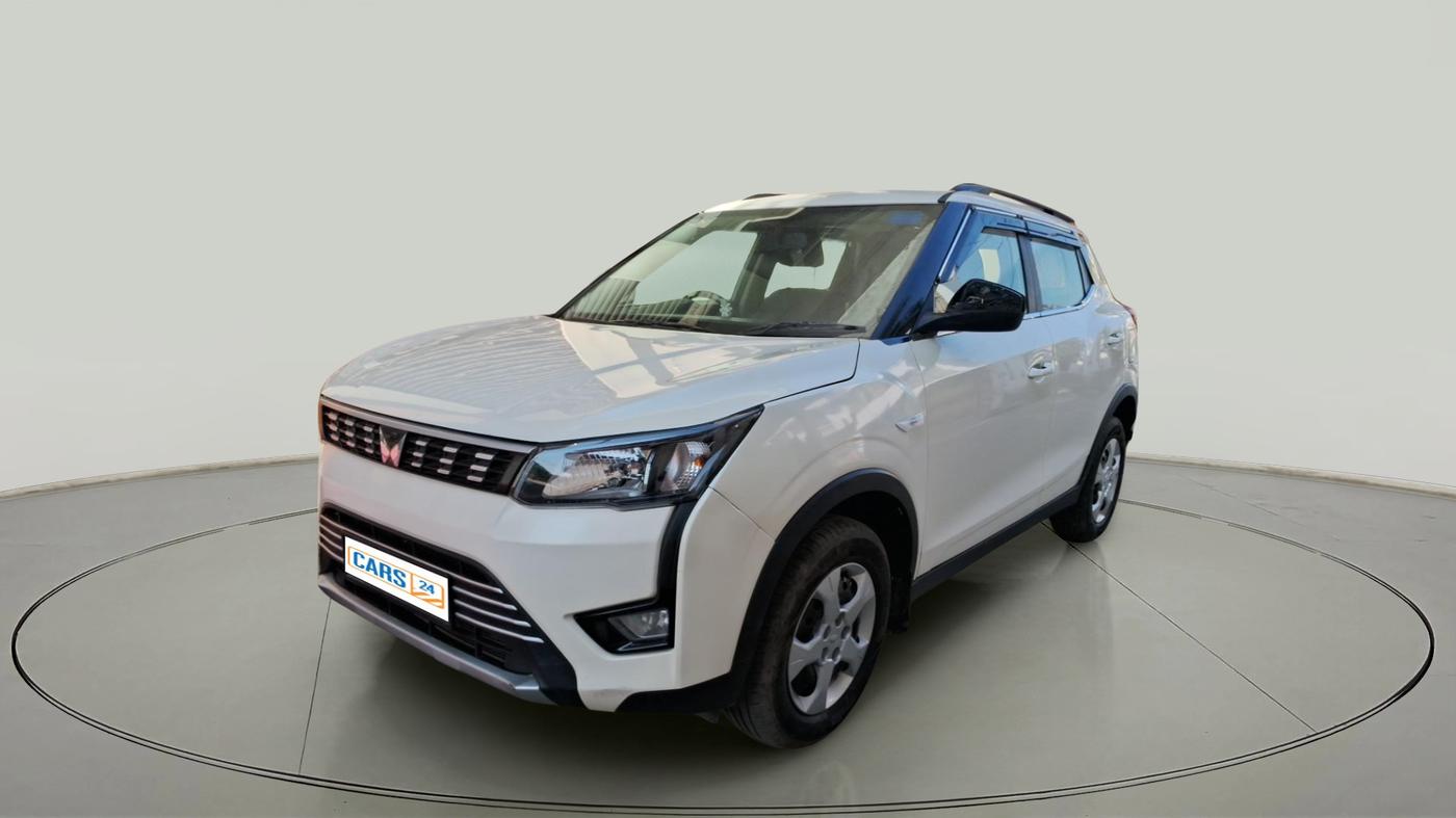 2023 Mahindra XUV300 W6 1.2 PETROL AMT, Petrol, Automatic, 4,090 km, exterior