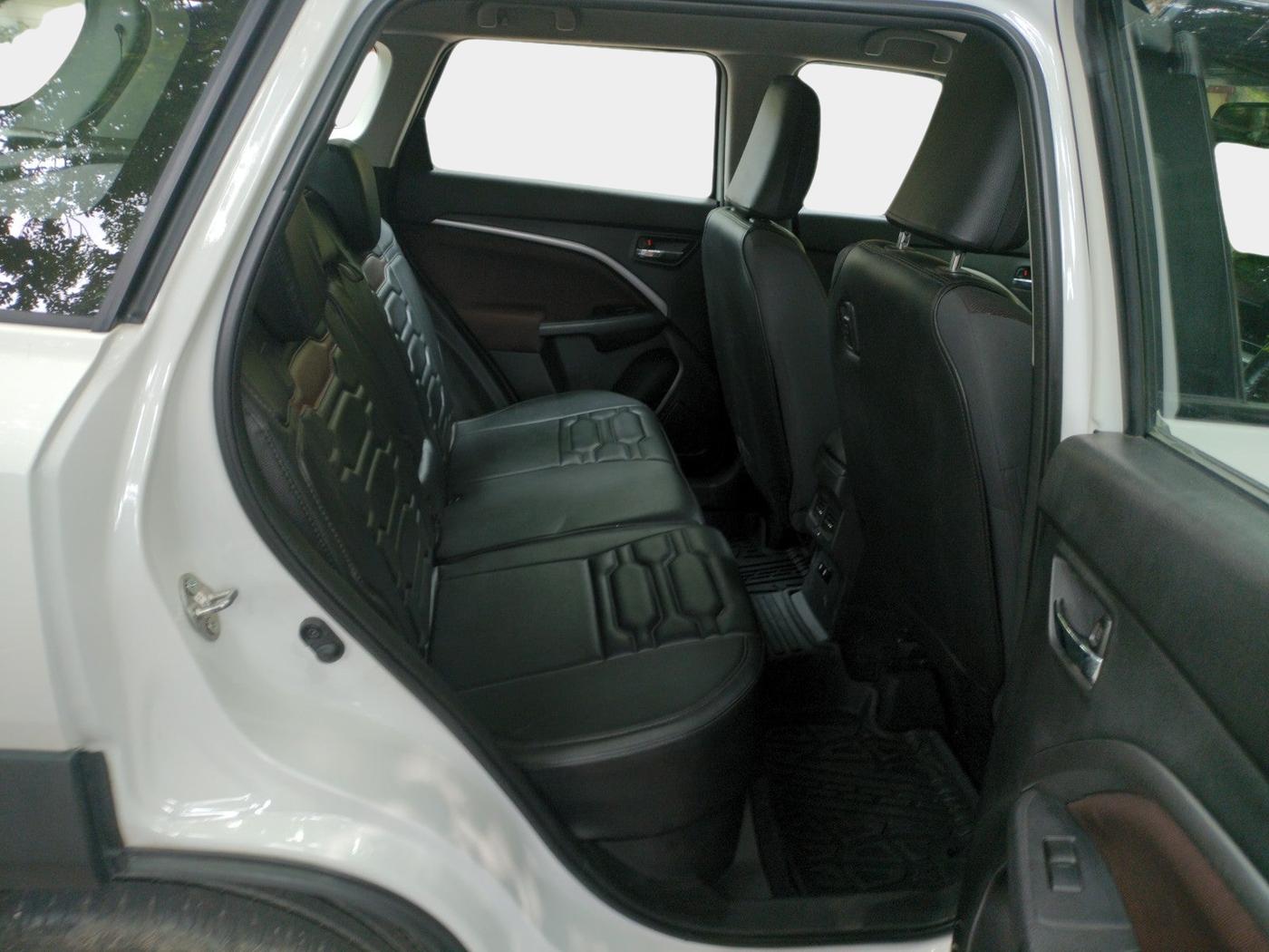 2023 Maruti BREZZA ZXI + SMART HYBRID, Petrol, Manual, 27,300 km, interior