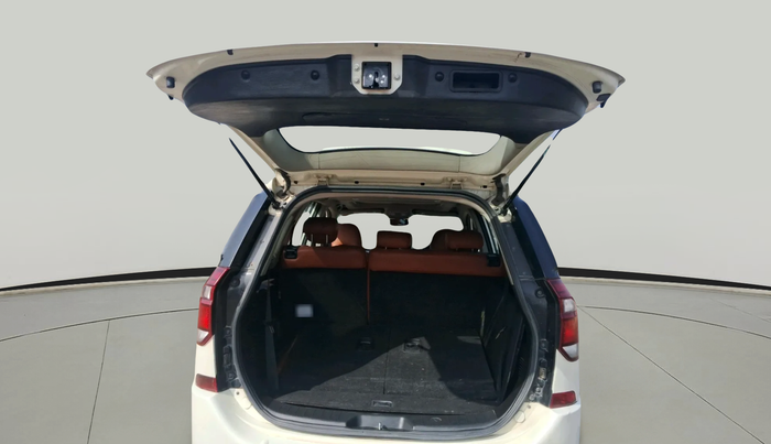 2021 Mahindra XUV500 W9, Diesel, Manual, 95,383 km, exterior