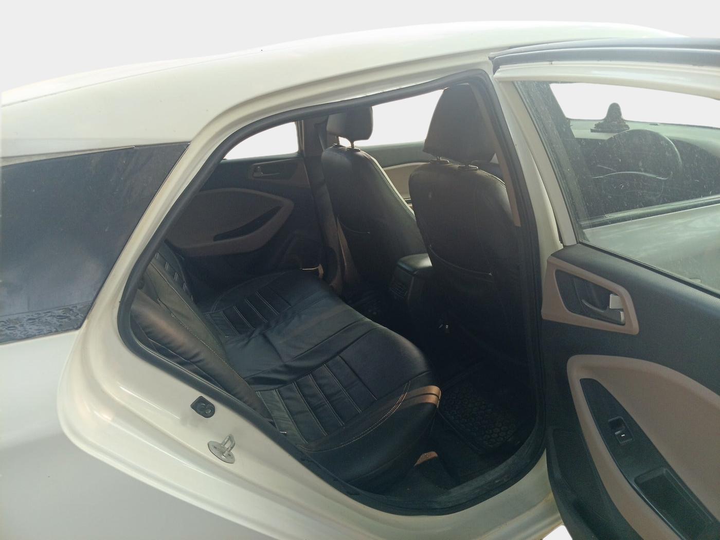 2015 Hyundai Elite i20 SPORTZ 1.4 CRDI, Diesel, Manual, 1,30,468 km, interior