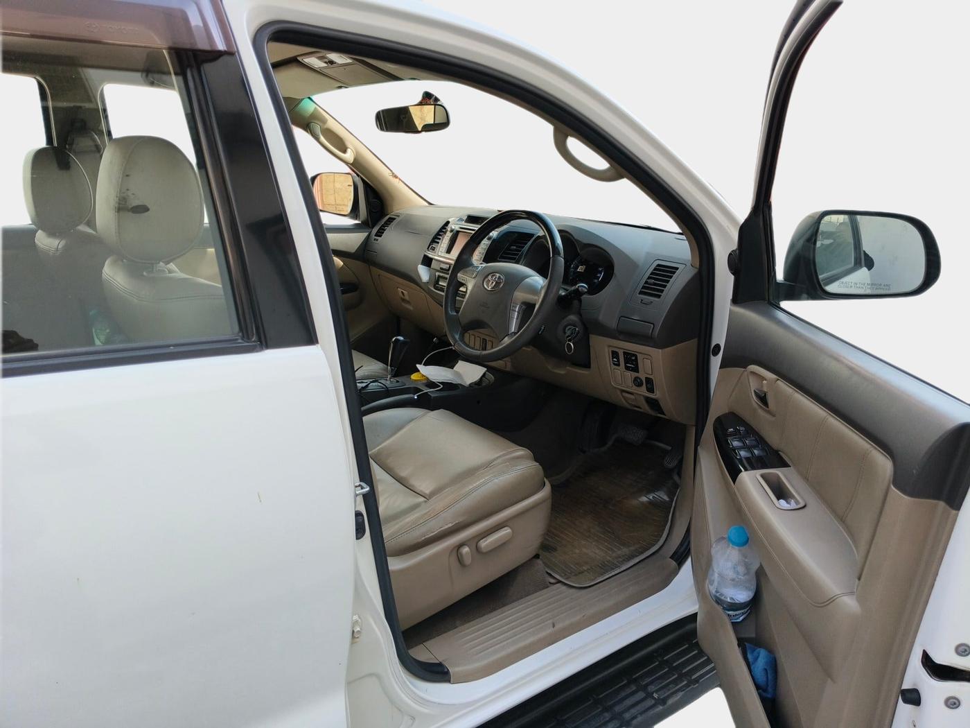 2013 Toyota Fortuner 3.0 4X2 AT, Diesel, Automatic, 2,21,379 km, interior