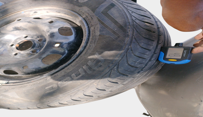 2013 Skoda Rapid ELEGANCE 1.6 TDI CR MT, Diesel, Manual, 1,16,307 km, tyre