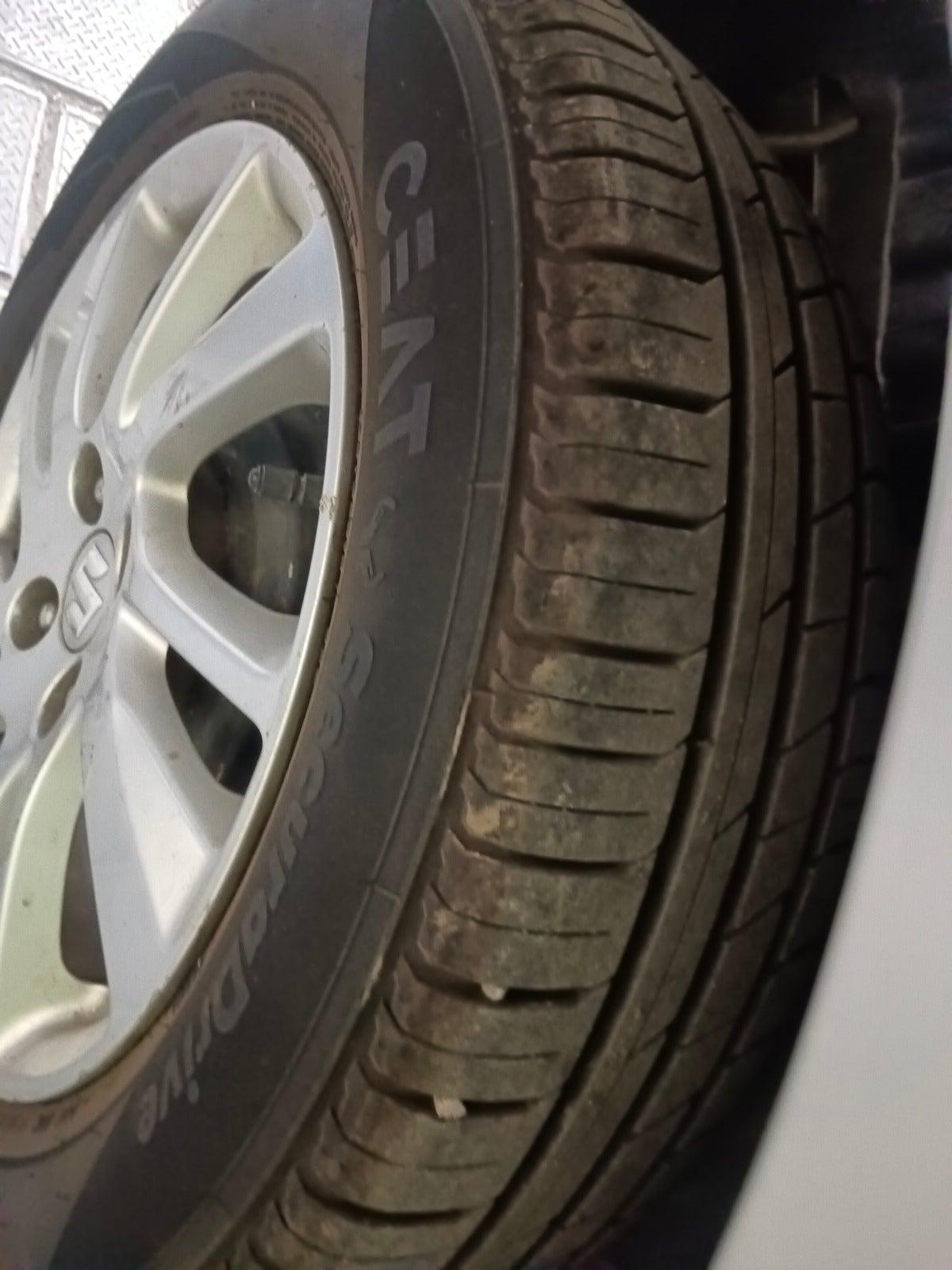 2012 Maruti Swift ZXI, Petrol, Manual, 51,170 km, tyre