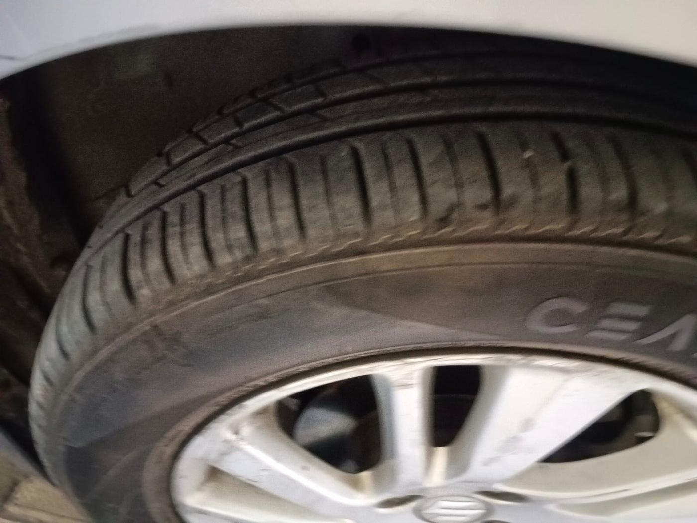 2012 Maruti Swift ZXI, Petrol, Manual, 51,170 km, tyre