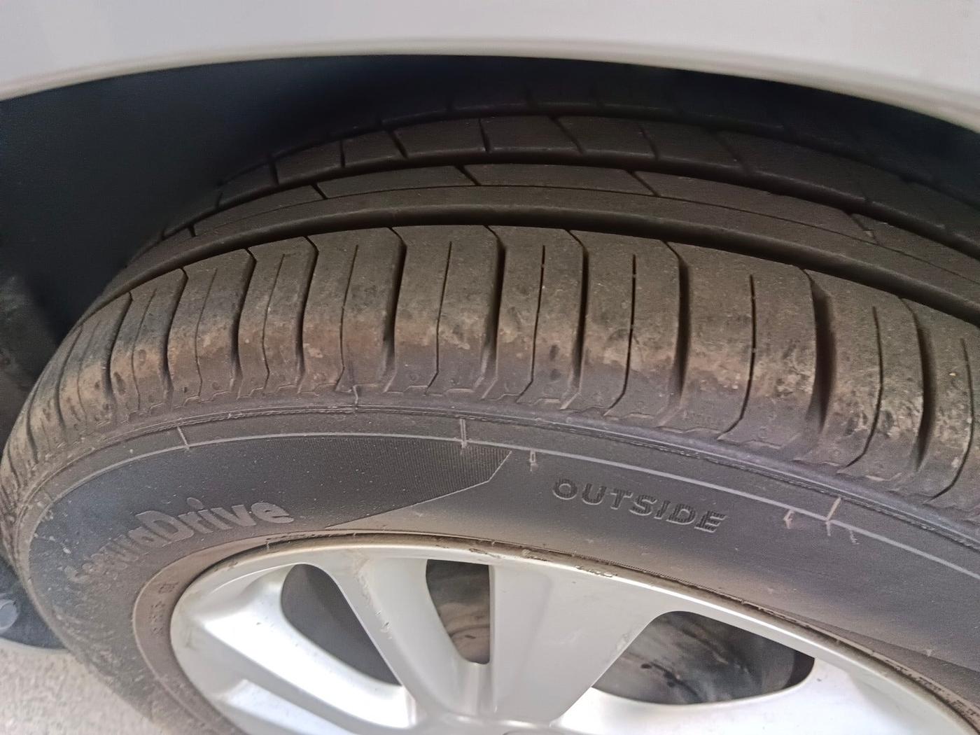 2012 Maruti Swift ZXI, Petrol, Manual, 51,170 km, tyre
