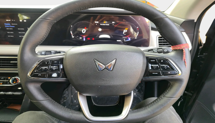 2024 Mahindra XUV700 AX 7 P AT 7 STR, Petrol, Automatic, 14,335 km, interior