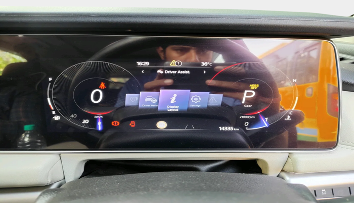 2024 Mahindra XUV700 AX 7 P AT 7 STR, Petrol, Automatic, 14,335 km, interior