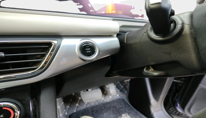 2024 Mahindra XUV700 AX 7 P AT 7 STR, Petrol, Automatic, 14,335 km, interior