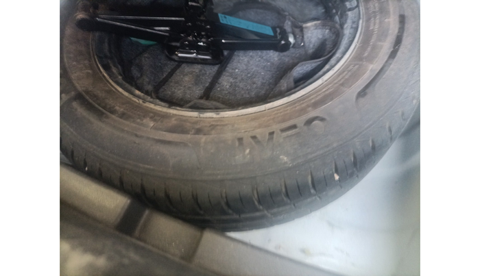 2022 Hyundai AURA SX 1.2 CNG, Petrol, Manual, 50,719 km, tyre