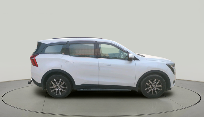 2024 Mahindra XUV700 AX 7 P AT 7 STR, Petrol, Automatic, 8,332 km, exterior