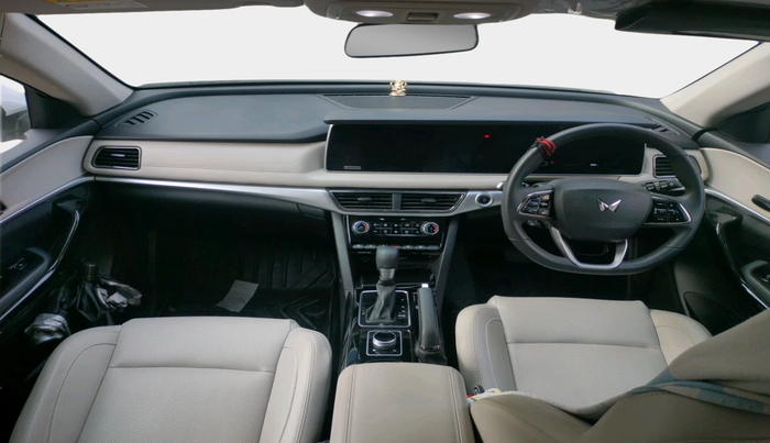 2024 Mahindra XUV700 AX 7 P AT 7 STR, Petrol, Automatic, 8,332 km, interior