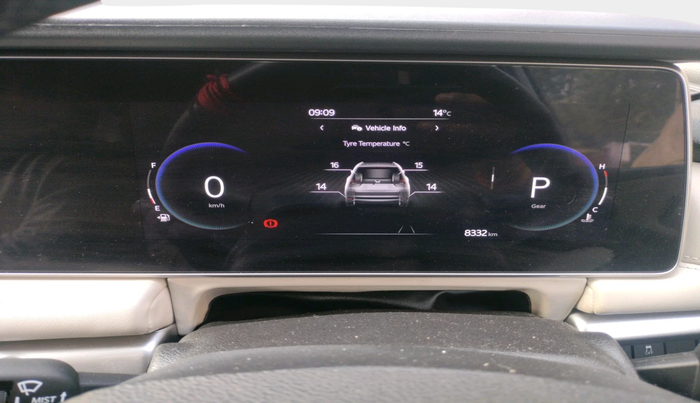 2024 Mahindra XUV700 AX 7 P AT 7 STR, Petrol, Automatic, 8,332 km, interior