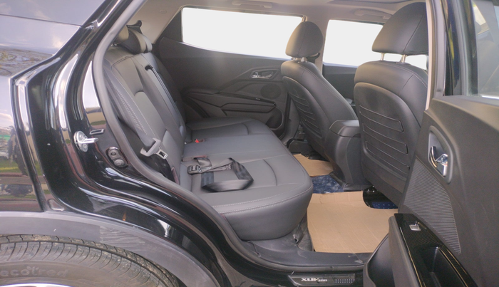 2023 Mahindra XUV300 W8 (O) 1.2 PETROL, Petrol, Manual, 3,359 km, interior