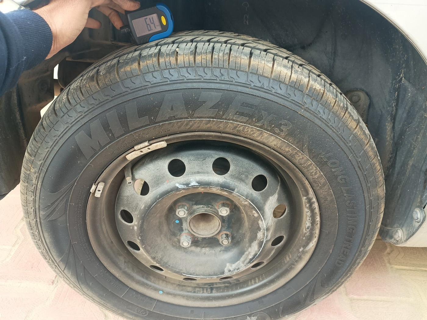 2015 Maruti Swift Dzire VDI, Diesel, Manual, 1,60,752 km, tyre