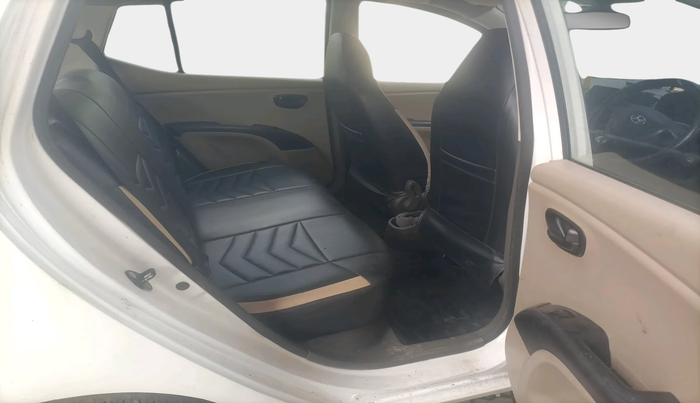 2015 Hyundai i10 MAGNA 1.1, Petrol, Manual, 60,860 km, interior