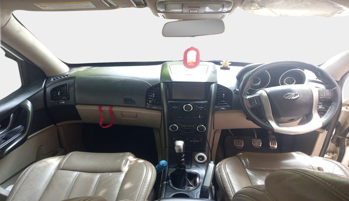2017 Mahindra XUV500 W10 1.99, Diesel, Manual, 72,926 km, interior