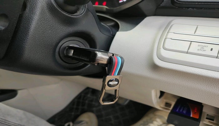 2023 Mahindra XUV300 W6 1.2 PETROL, Petrol, Manual, 33,939 km, interior