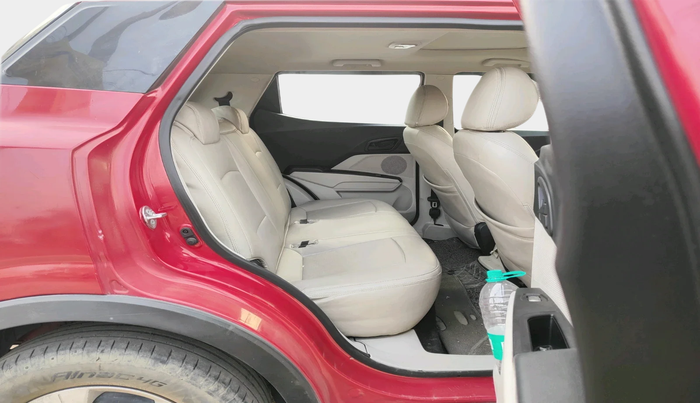2023 Mahindra XUV300 W6 1.2 PETROL, Petrol, Manual, 33,939 km, interior