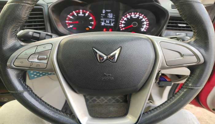2023 Mahindra XUV300 W6 1.2 PETROL, Petrol, Manual, 33,939 km, interior