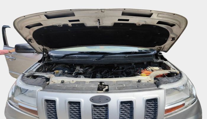 2017 Mahindra TUV300 T8, Diesel, Manual, 1,25,762 km, exterior