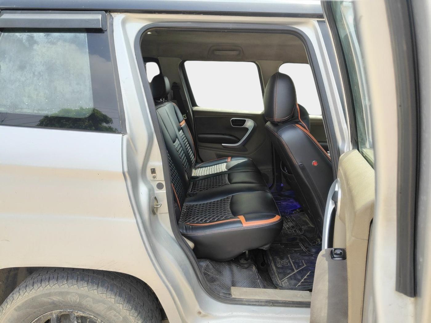 2017 Mahindra TUV300 T8, Diesel, Manual, 1,25,762 km, interior