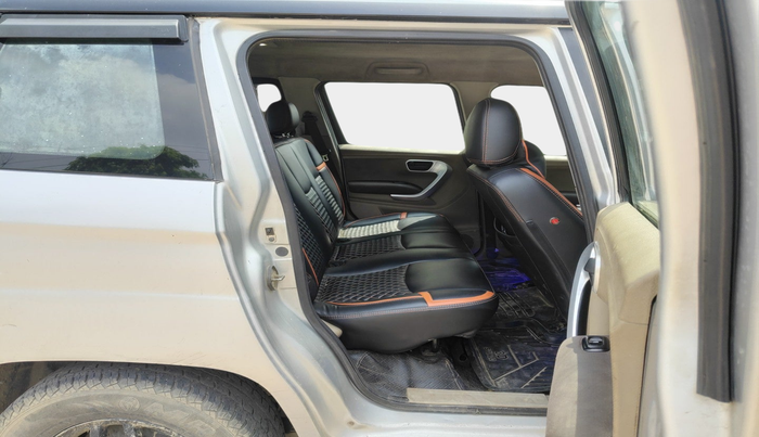 2017 Mahindra TUV300 T8, Diesel, Manual, 1,25,762 km, interior