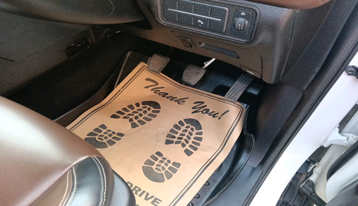 2024 Mahindra SCORPIO-N Z8 L PETROL MT 7 STR, Petrol, Manual, 51,596 km, interior