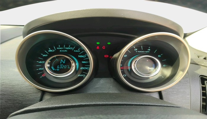 2019 Mahindra XUV500 W9, Diesel, Manual, 63,207 km, interior