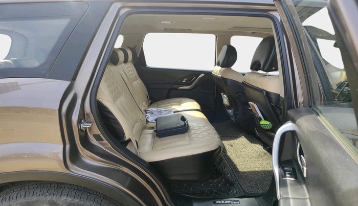 2019 Mahindra XUV500 W9, Diesel, Manual, 63,207 km, interior