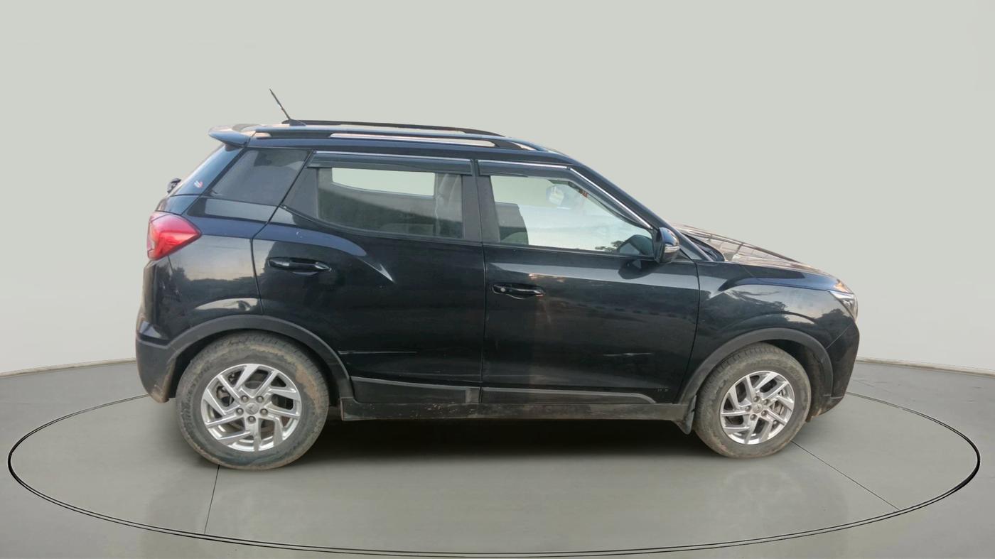 2024 Mahindra XUV300 W8 1.5 DIESEL, Diesel, Manual, 32,719 km, exterior
