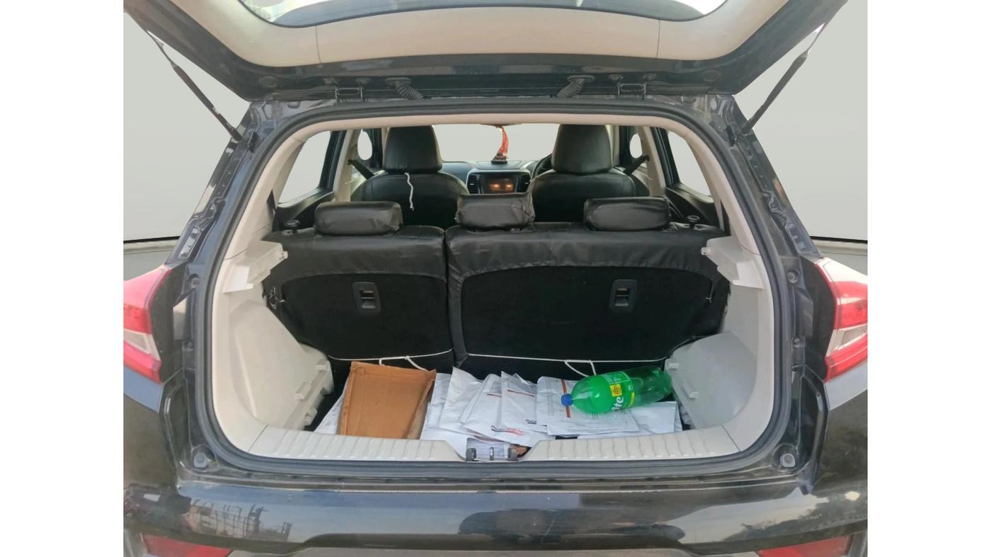 2024 Mahindra XUV300 W8 1.5 DIESEL, Diesel, Manual, 32,719 km, exterior