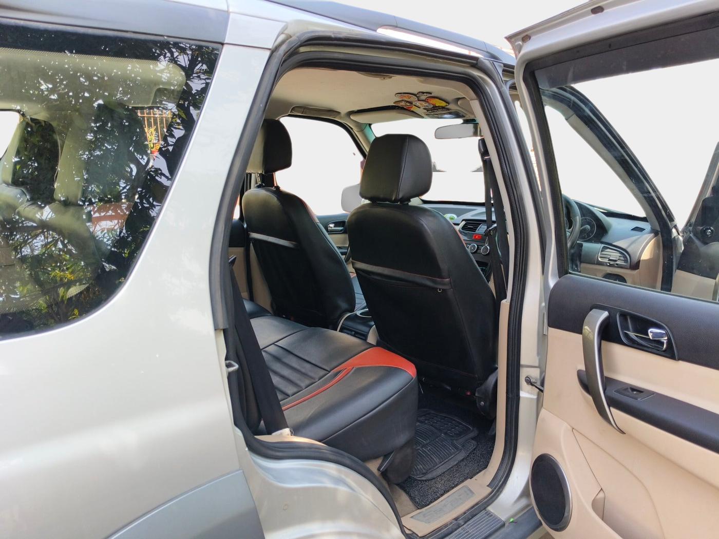 2015 Tata Safari Storme 2.2 LX 4X2, Diesel, Manual, 1,31,428 km, interior